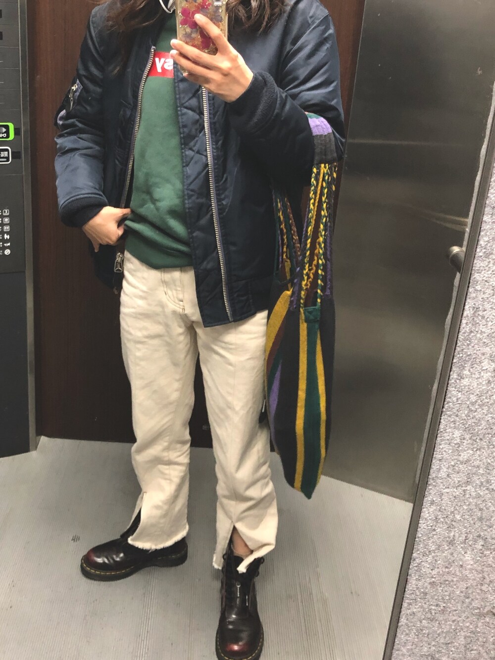 「moussy、MA-1、KBF、Dr.Martens、ホワイトデニム、ボーイッシュ、スウェット、niko and ...」｜「MOUSSYのアイテム（ジャケット/アウター、ブラック系）」を使った、マユさん（レディース・159cm）の秋コーディネートの1枚目の写真