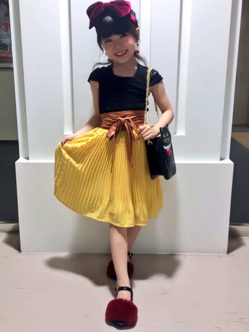 「ボルドー、秋、キッズコーデ、大人っぽく、お出かけ、サッシュベルト、レース、ミモレ丈スカート、紅葉」｜「WEGOのアイテム（リング、レッド系）」を使った、しょこらさん（キッズ・110cm）の秋コーディネートの1枚目の写真