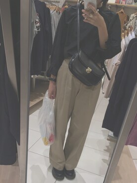 「ADAM ET ROPE'（アダムエロペ）のラウンドクロスボディーバッグ（ショルダーバッグ）」を使った、クロカワチサトさん（レディース・154cm）の秋コーディネート