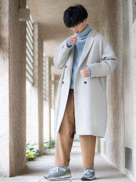 「カラーソックス」｜「アイテム（チェスターコート）」を使った、KURE.さん（メンズ・174cm）の冬コーディネート