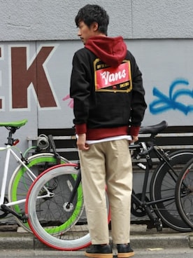 「VANS（バンズ）のアイテム（パーカー）」を使った、Sasaさん（メンズ・178cm）の秋コーディネート