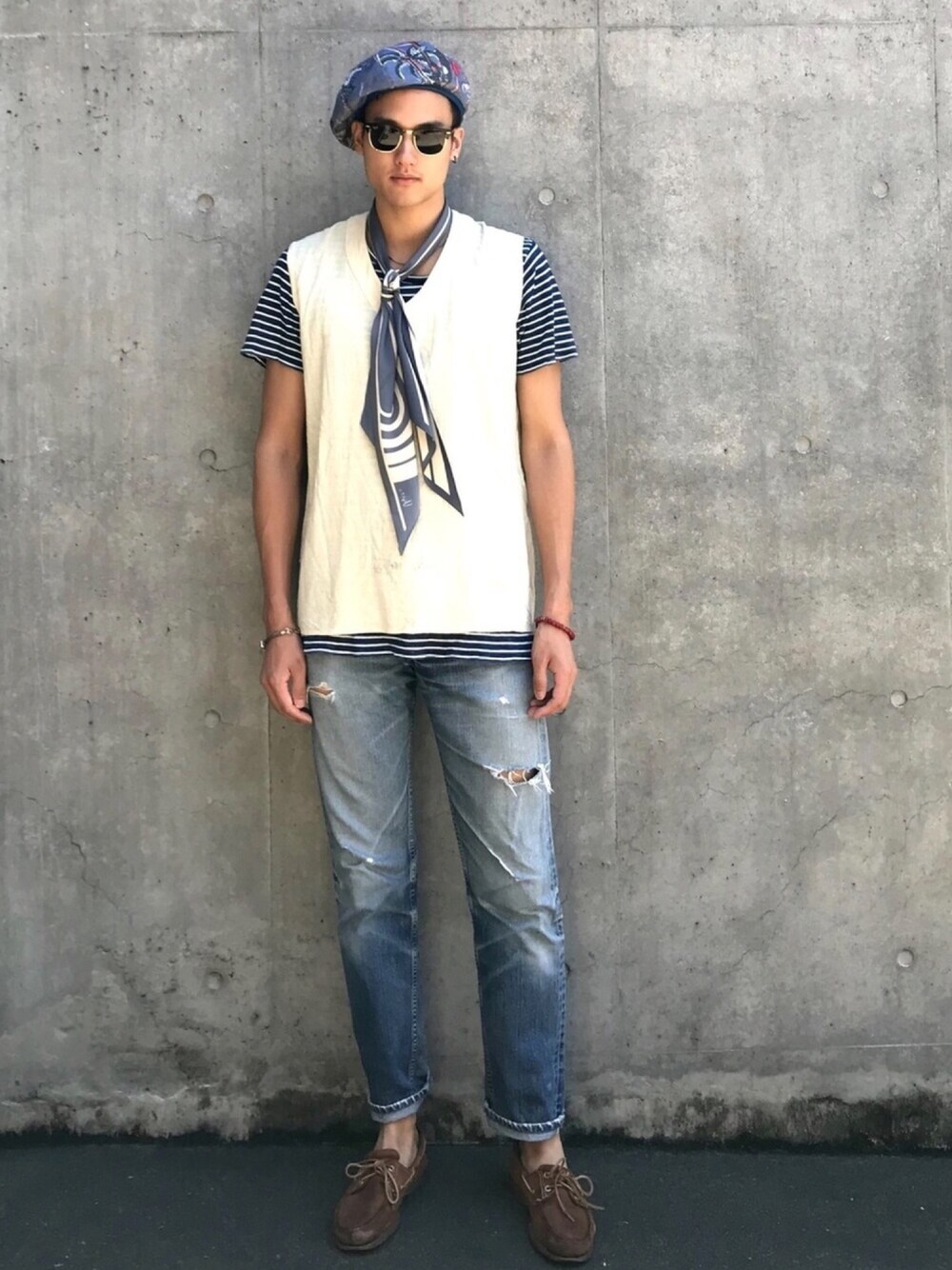 「マリン、マリンコーデ、フランス軍、ブルー、夏コーデ、ベスト、古着、古着MIX、Tシャツ、ボーダー」｜「Timberlandのアイテム（モカシン/デッキシューズ、ブラウン系）」を使った、taxinさん（メンズ・187cm）の夏コーディネートの1枚目の写真