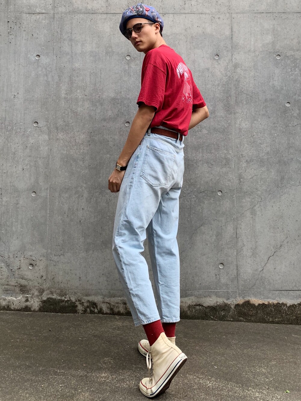 「オールスター、converse、バックプリント、Tシャツ、デニム、マリン、エンジ色、ボルドー、ハイカットスニーカー、夏だ！Tシャツ着よう！」｜「SEVESKIGのSEVESKIG/セヴシグ/ALOHA BERET（ハンチング/ベレー帽、ブルー系）」を使った、taxinさん（メンズ・188cm）の夏コーディネートの1枚目の写真