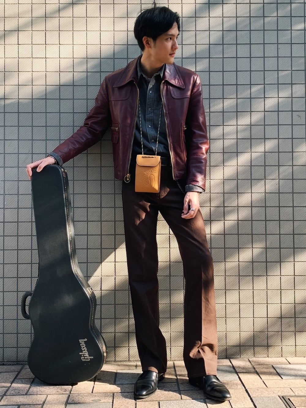 「レザージャケット、古着コーデ、古着MIX、フレアパンツ、ウェスタンシャツ」｜「Wranglerの【ヴィンテージ古着】Wrangler/ラングラー ポリエステルスラックス（スラックス、ブラウン系）」を使った、taxinさん（メンズ・187cm）の春コーディネートの1枚目の写真