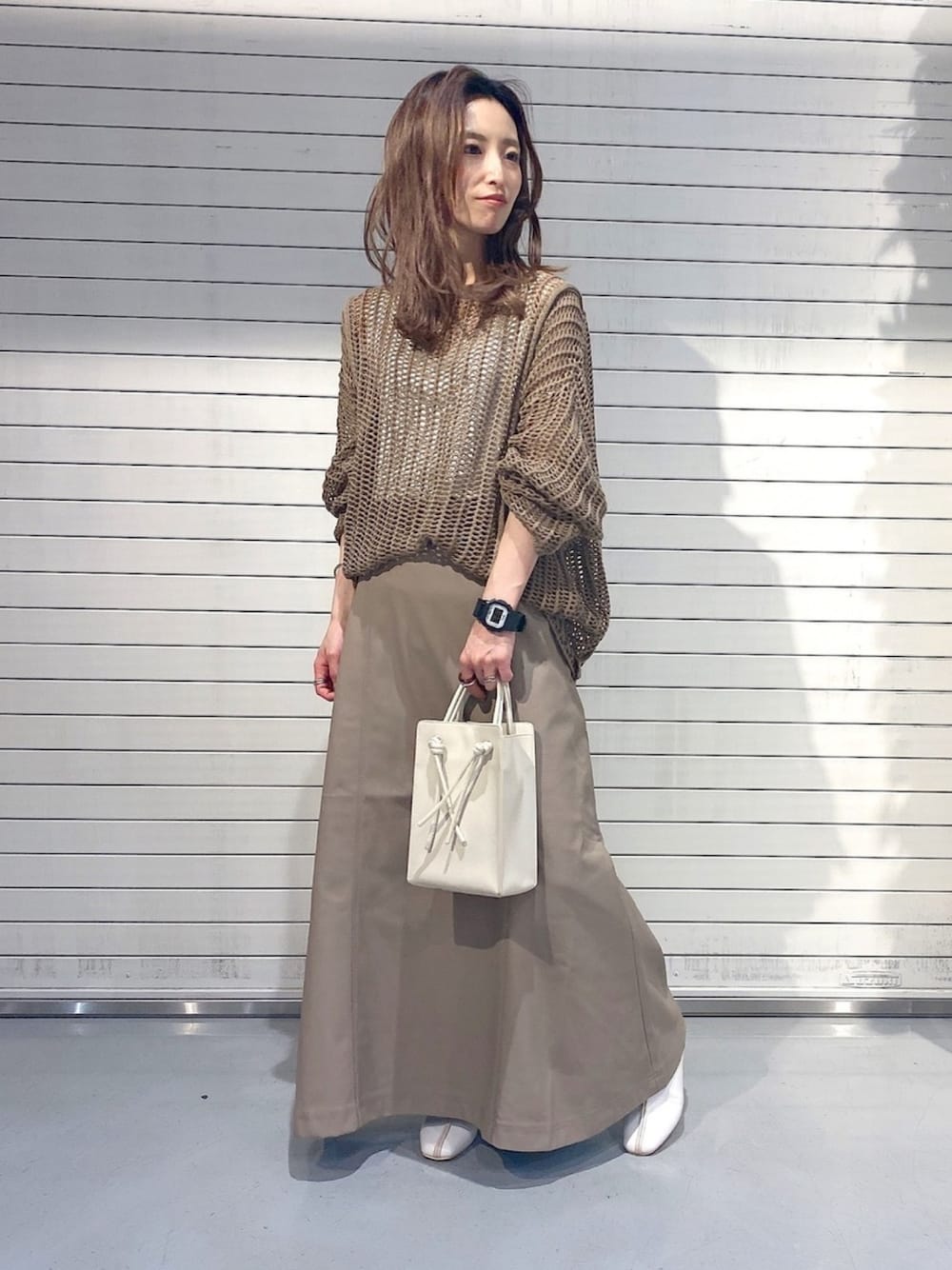 「大人カジュアル、カジュアル、秋コーデ、低身長コーデ、レザースカート、メッシュニット、ワントーンコーデ、ベージュコーデ、JEANASiS、なんばマルイ」｜「JEANASISの5Gクラフトメッシュ2WAYニット/894010（ニット/セーター、ブラウン系）」を使った、MiHOさん（レディース・150cm）の秋コーディネートの1枚目の写真