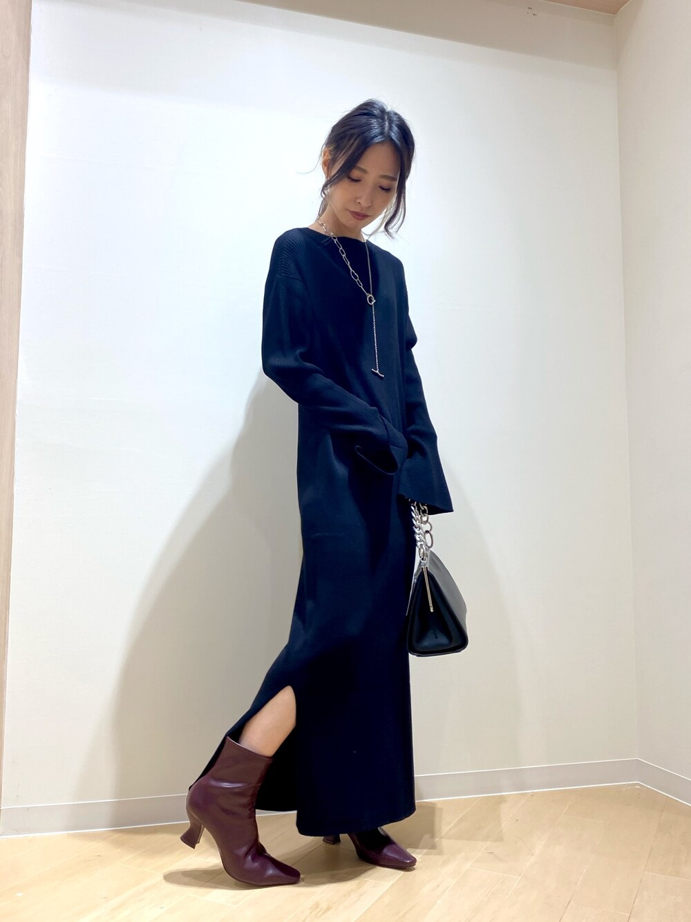 「大人カジュアル、きれいめカジュアル、キレイめ、ワンピース、低身長コーデ、ブーツ、秋服、JEANASiS、eL、なんばマルイ」｜「JEANASISの14G HighNeck Long One-Piece（ワンピース/ドレス、ブラック系）」を使った、MiHOさん（レディース・150cm）の秋コーディネートの1枚目の写真