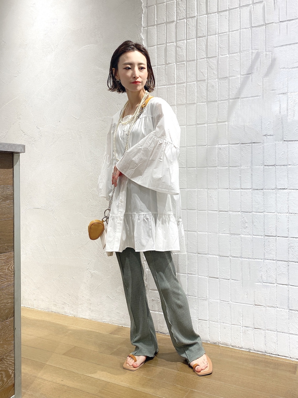 「大人カジュアル、春コーデ、低身長コーデ、ootd、低身長女子、ブラウス、メロー、春カラースタイル、JEANASiS、ジーナシス」｜「JEANASISのスクエアネックティアードブラウス/935149（シャツ/ブラウス、ホワイト系）」を使った、MiHOさん（レディース・150cm）の春コーディネートの1枚目の写真