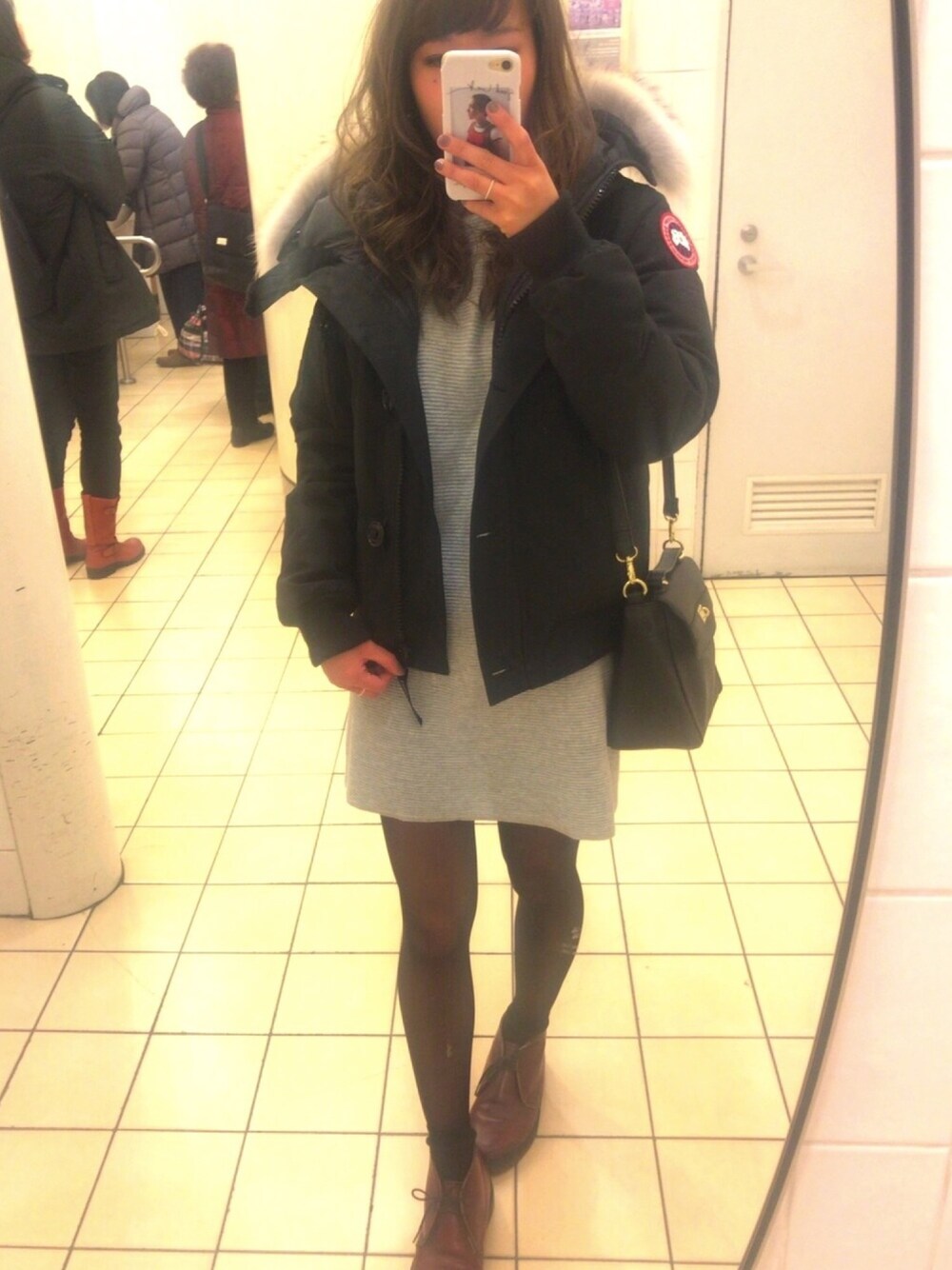 「CANADA GOOSE、グレー、moussy」｜「CANADA GOOSEのCANADA GOOSE/カナダグース　LABRADOR（ダウンジャケット/コート、ブラック系）」を使った、saaさん（レディース・155cm）の冬コーディネートの1枚目の写真