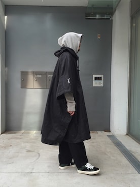 「パーカー」｜「アイテム（ポンチョ）」を使った、Kouta Horiuchiさん（メンズ・172cm）の春コーディネート