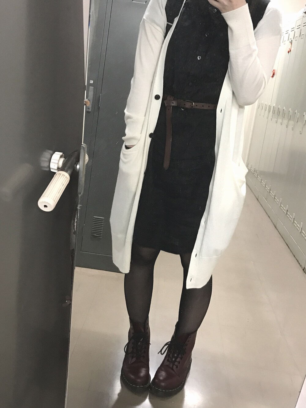 「Dr. MartensのDr.Martens / 1460 8EYEBOOT_mtn（ブーツ、レッド系）」を使った、yueさん（レディース・162cm）の春コーディネートの1枚目の写真