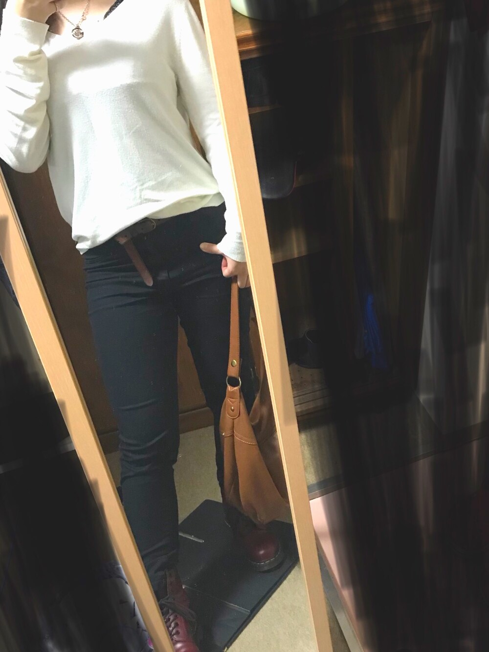「Dr. MartensのDr.Martens / 1460 8EYEBOOT_mtn（ブーツ、レッド系）」を使った、yueさん（レディース・162cm）の秋コーディネートの1枚目の写真