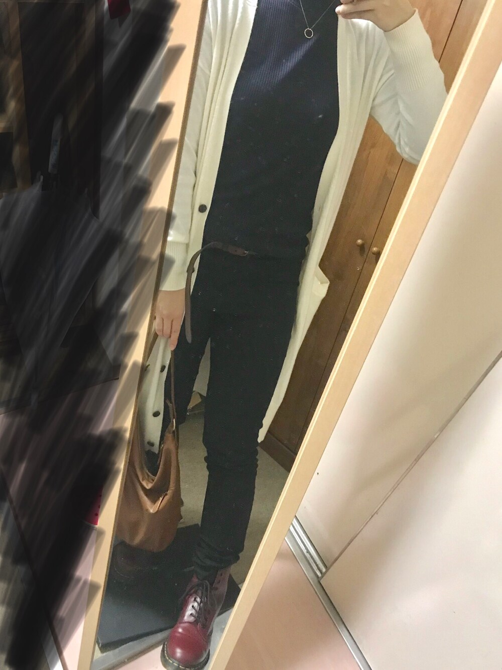 「Dr. MartensのDr.Martens / 1460 8EYEBOOT_mtn（ブーツ、レッド系）」を使った、yueさん（レディース・162cm）の秋コーディネートの1枚目の写真