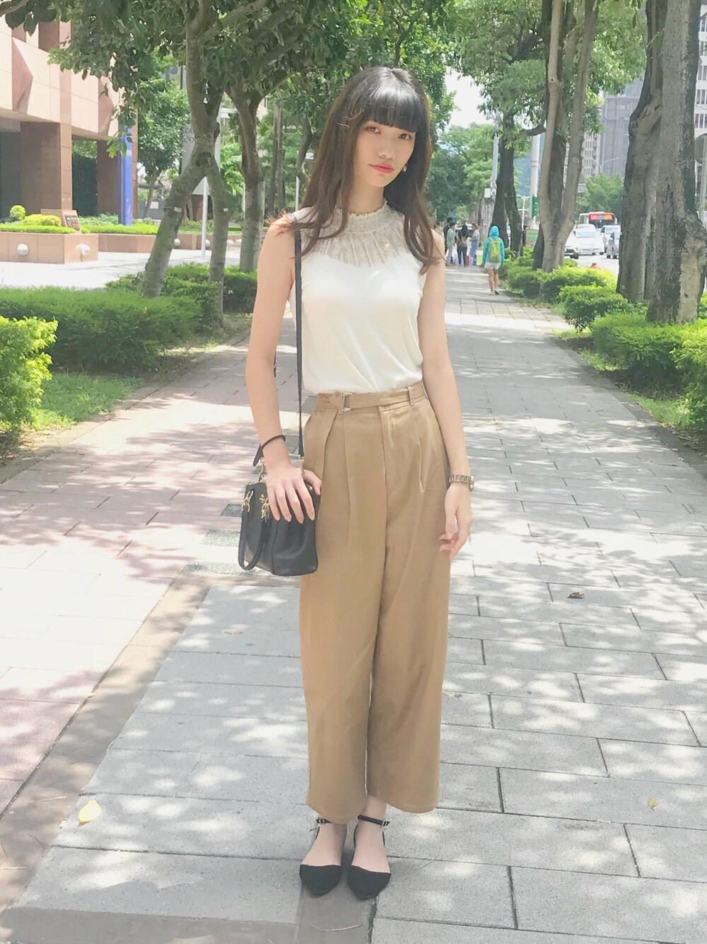 「無地、シンプル、オトナカジュアル」｜「GUの（GU）リネンワイドクロップドパンツ（パンツ、ベージュ系）」を使った、。さん（レディース・175cm）の夏コーディネートの1枚目の写真