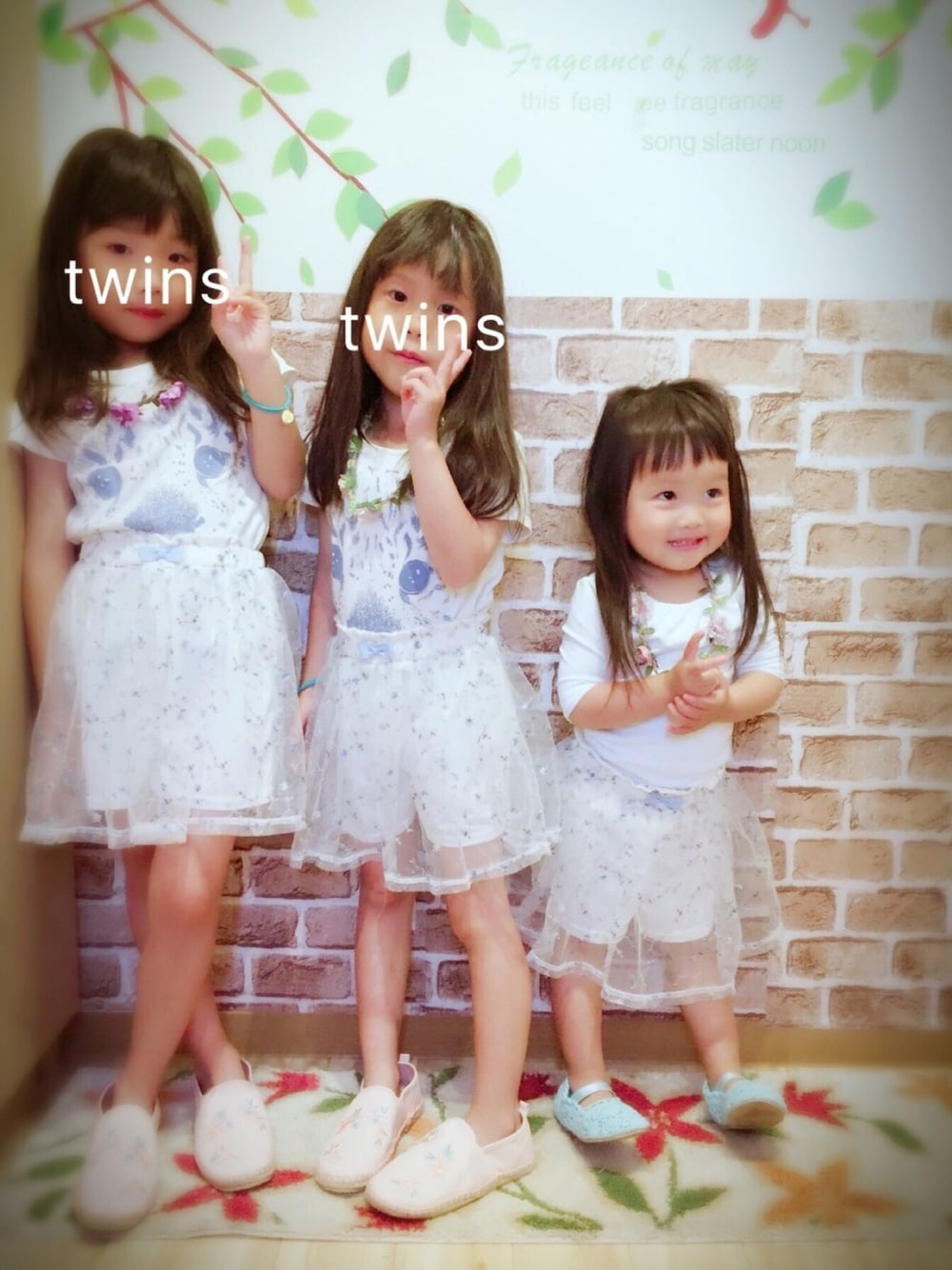 「GAPモエフェス、GAP、三姉妹、リンクコーデ、おそろいコーデ、ドラフトギャップ」｜「GAPのアイテム（Tシャツ/カットソー、ホワイト系）」を使った、R i iさん（キッズ・80cm）の春コーディネートの1枚目の写真