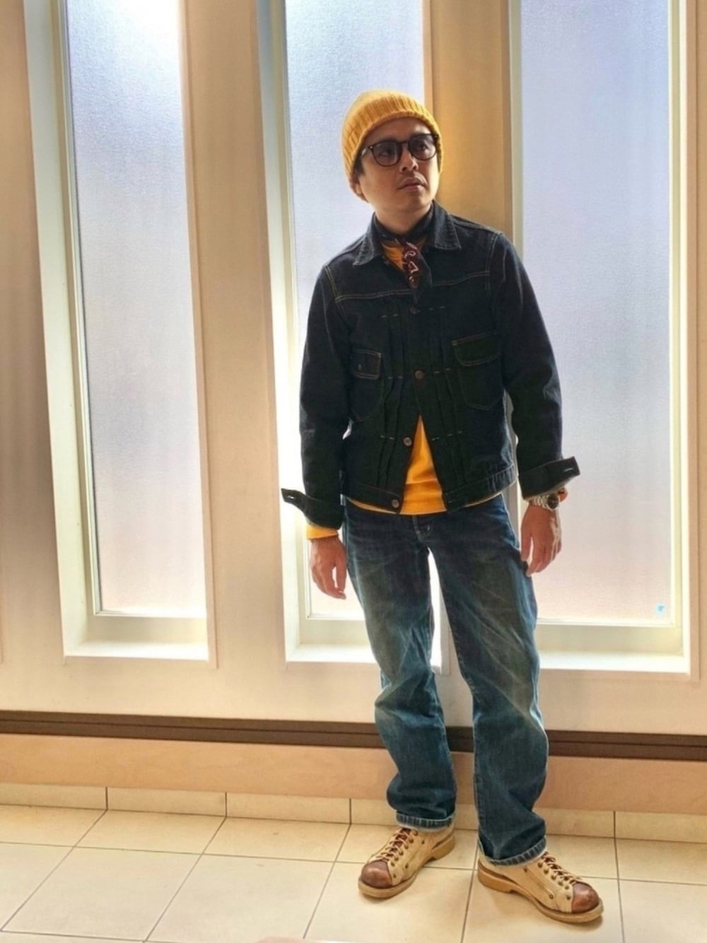「カジュアルコーデ、おしゃれさんと繋がりたい、オトナカジュアル、デニムオンデニム、デニム、シンプル、シンプルコーデ、ブーツ、ロンT、レイヤードスタイル」｜「Ray-BanのRay-Ban RB4259F RB4259F53601/19（サングラス、ブラック系）」を使った、𝓡𝓨𝓞𝓣𝓐さん（メンズ・165cm）の秋コーディネートの1枚目の写真