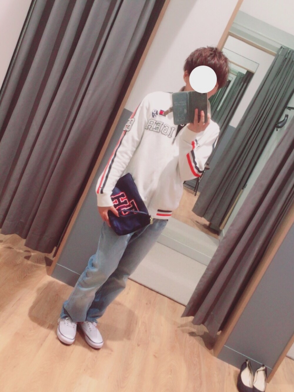 「秋コーデ、シンプルコーデ、休日スタイル、TOMMY HILFIGER、VANS、トラックジャケット、デニム」｜「TOMMY HILFIGERのアイテム（ジャケット/アウター、ホワイト系）」を使った、sunさん（メンズ・169cm）の秋コーディネートの1枚目の写真
