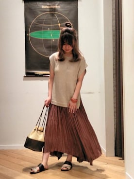 「アイテム（バングル/リストバンド、オレンジ系）」を使った、ルクールブランくずはモール店スタッフさん（レディース・157cm）の夏コーディネート