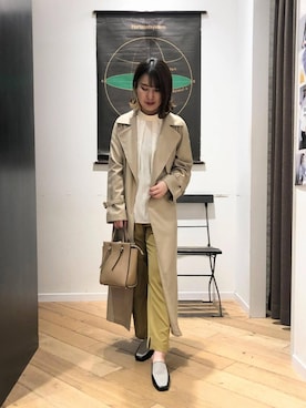 「サテンパンツ」｜「アイテム（トレンチコート）」を使った、ルクールブランくずはモール店スタッフさん（レディース・157cm）の冬コーディネート