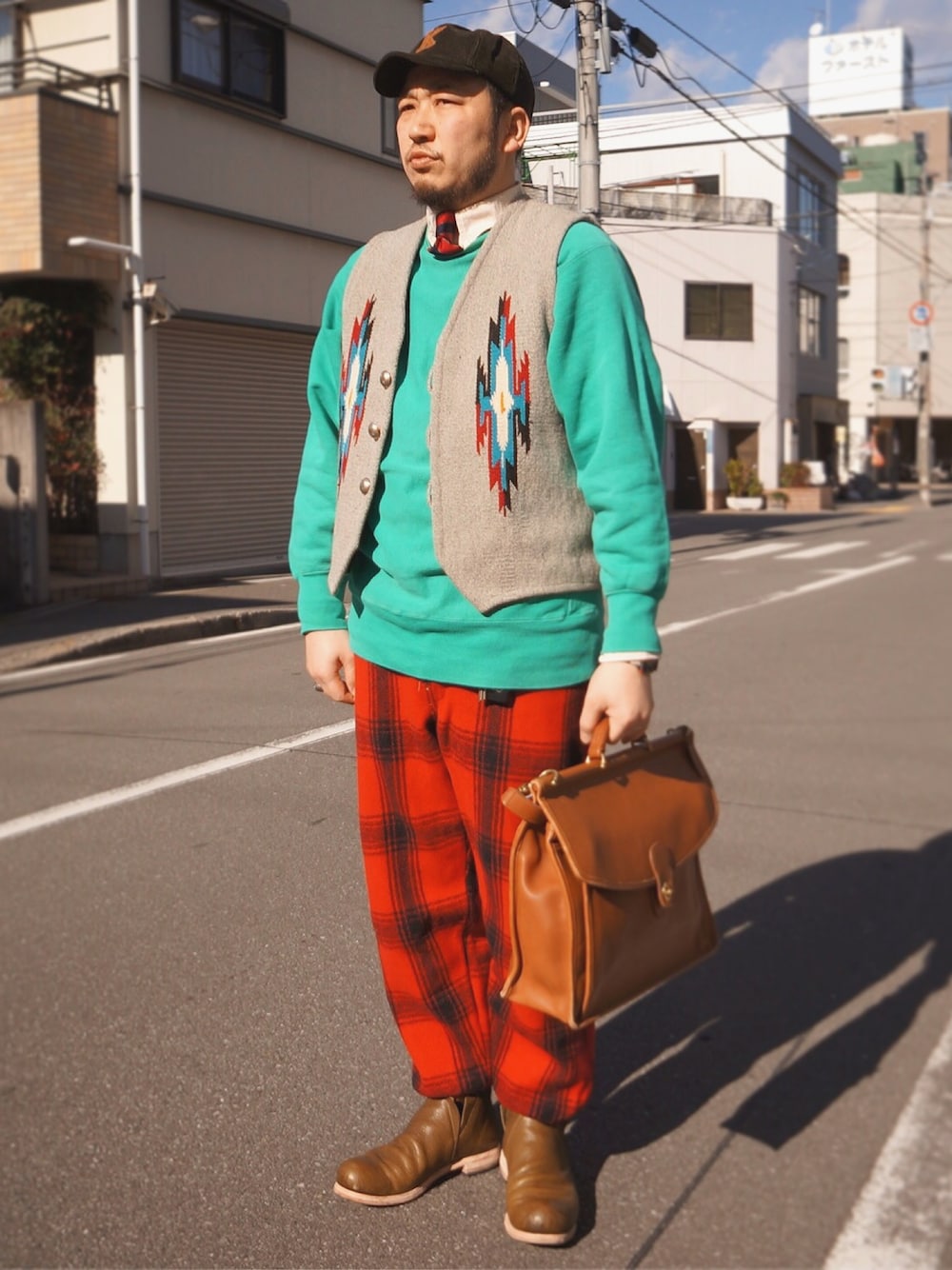 「今日のコーデ、今日の服、レイヤードスタイル、チェック、ベスト、フユコーデ、ブーツ」｜「ORTEGA'Sのアイテム（ベスト、グレー系）」を使った、yoheiさん（メンズ・175cm）の冬コーディネートの1枚目の写真