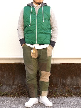 「アイテム（ダウンベスト、グリーン系）」を使った、yoheiさん（メンズ・175cm）の秋コーディネート