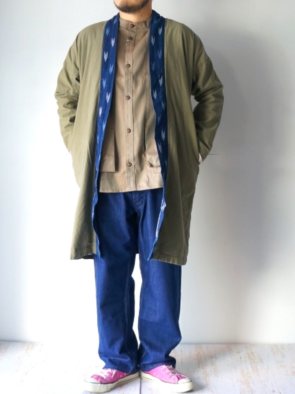 「カジュアル、オトナカジュアル、ワイドパンツ、ペインターパンツ、スニーカーコーデ、シャツスタイル、VINTAGE、Usedmix、夏のワントーンコーデ」｜「souliveのアイテム（その他アウター、ベージュ系）」を使った、yoheiさん（メンズ・175cm）の夏コーディネートの1枚目の写真