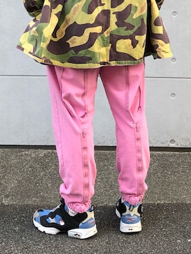 「アイテム（スウェットパンツ、ピンク系）」を使った、yoheiさん（メンズ・175cm）の春コーディネート