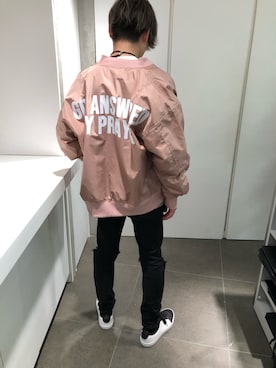 「アイテム（MA-1、ピンク系）」を使った、ハヤカワカイさん（メンズ・173cm）の秋コーディネート