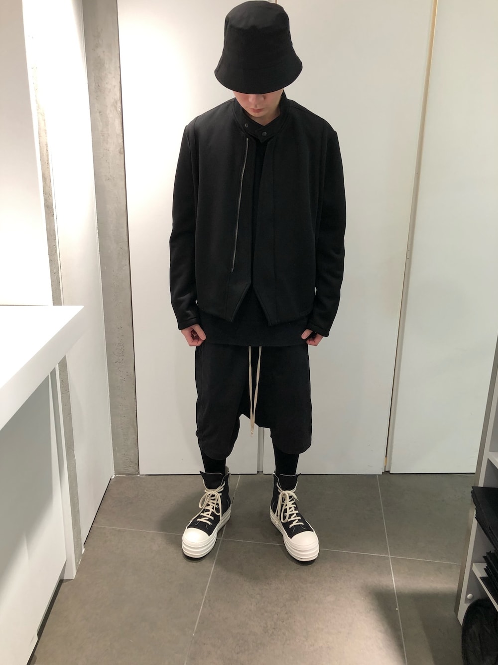 「秋コーデ」｜「JULIUSのアイテム（ジャケット/アウター、ブラック系）」を使った、ハヤカワカイさん（メンズ・173cm）の秋コーディネートの1枚目の写真
