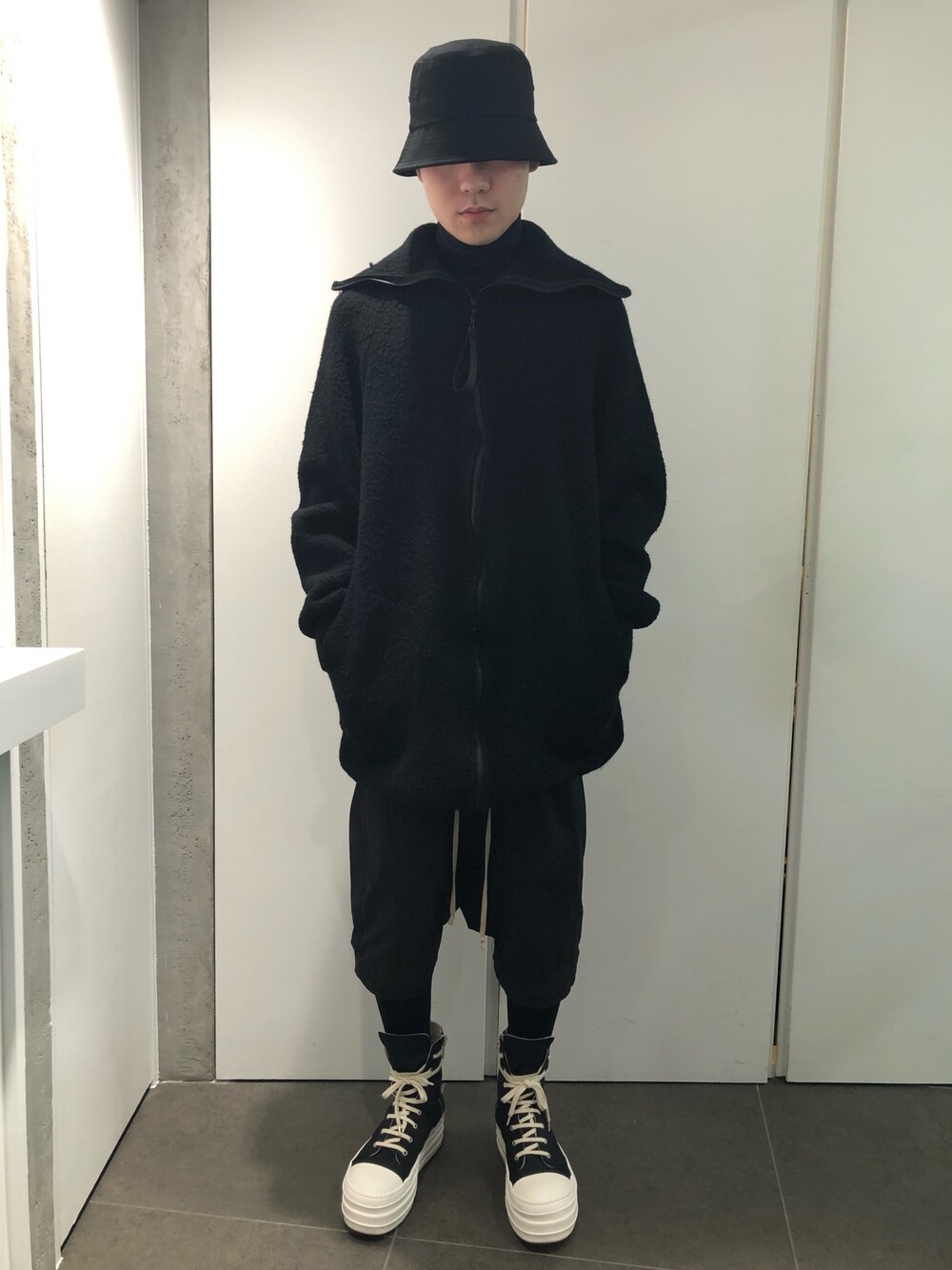 「冬」｜「L.H.PのWHITELAND/ホワイトランド/ハット（ハット、ブラック系）」を使った、ハヤカワカイさん（メンズ・173cm）の秋コーディネートの1枚目の写真