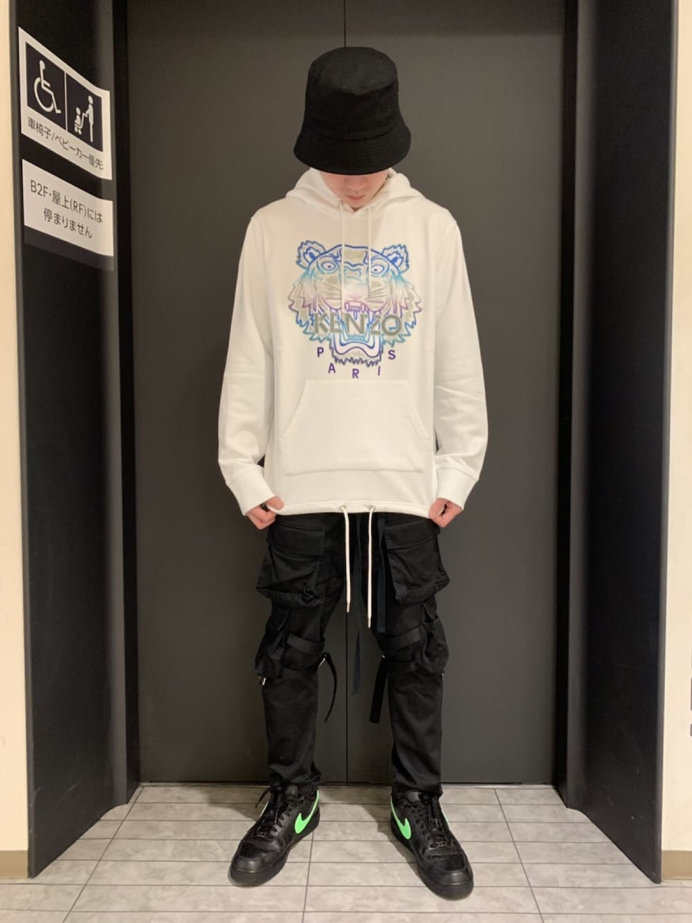 「KENZO、スニーカーコーデ、大人コーデ、冬、ゆるコーデ、今日のコーデ、秋冬コーデ」｜「WHITELANDのWHITELAND/ホワイトランド/HAT（ハット、ブラック系）」を使った、ハヤカワカイさん（メンズ・173cm）の冬コーディネートの1枚目の写真
