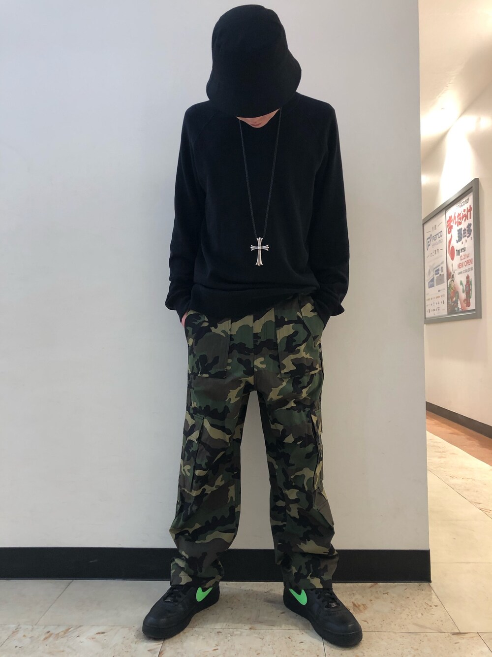 「JUUN.Jのアイテム（カーゴパンツ、その他）」を使った、ハヤカワカイさん（メンズ・173cm）の冬コーディネートの1枚目の写真