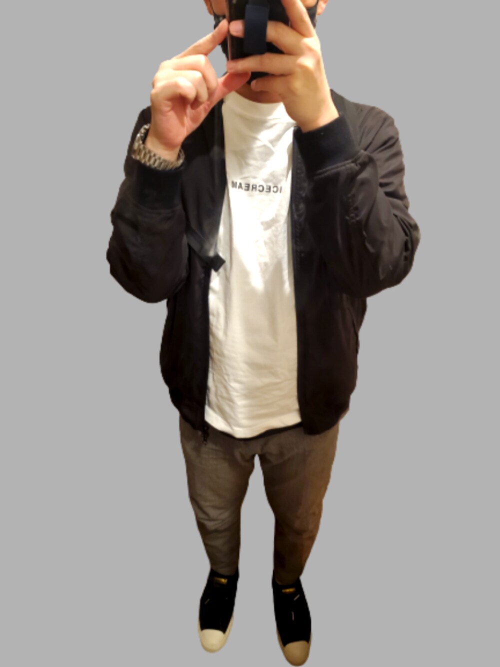 「春、スニーカーコーデ、コンバース、カジュアル、きれいめカジュアル」｜「sony musicのアイテム（Tシャツ/カットソー、ホワイト系）」を使った、なりさん（メンズ・172cm）の春コーディネートの1枚目の写真