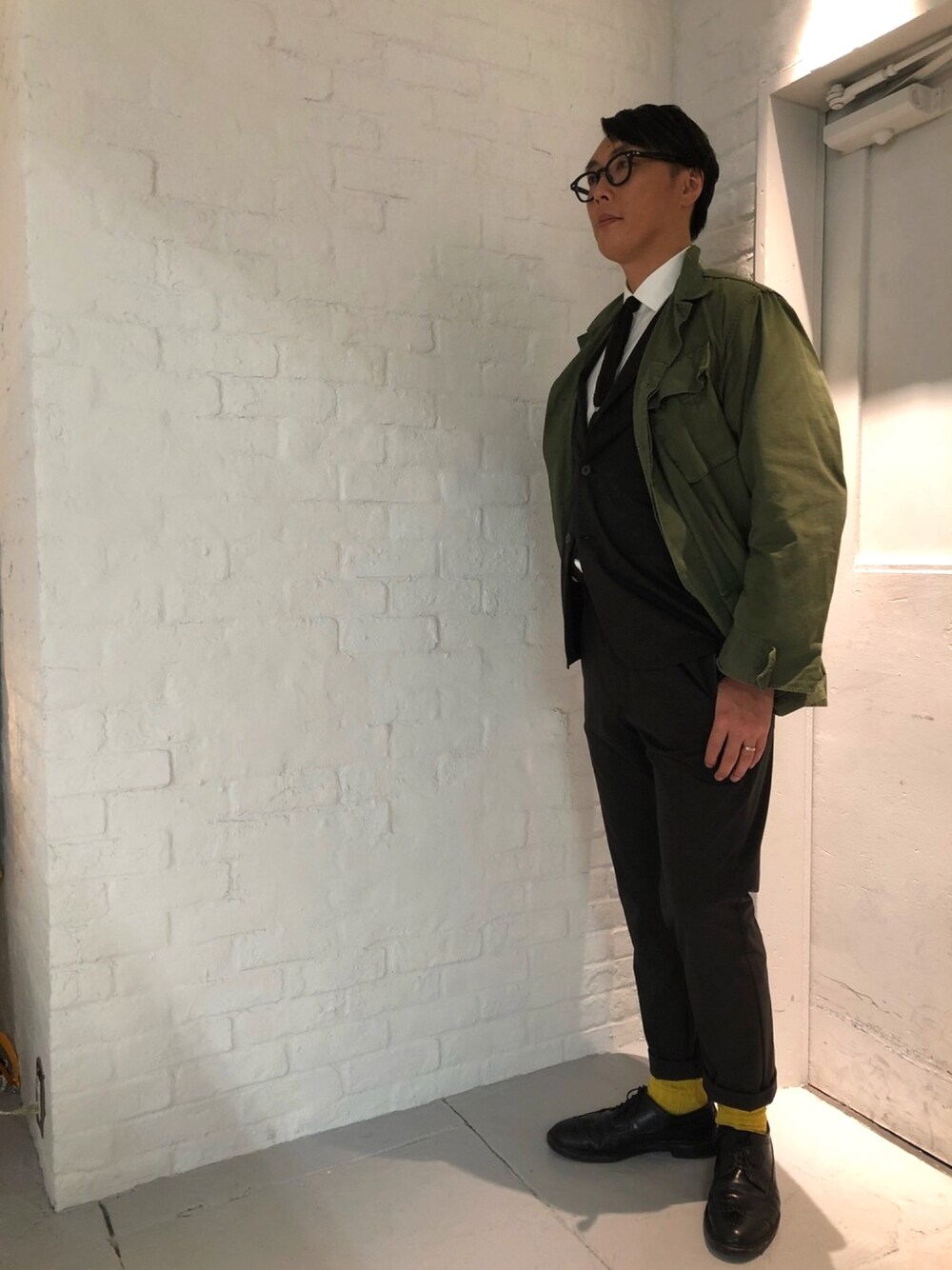 「新作、パッカブル、ドレスアップ」｜「DESCENTE PAUSEのPACKABLE PANTS / パッカブルパンツ（スラックス、ブラック系）」を使った、bashisukeさん（メンズ・180cm）の春コーディネートの1枚目の写真