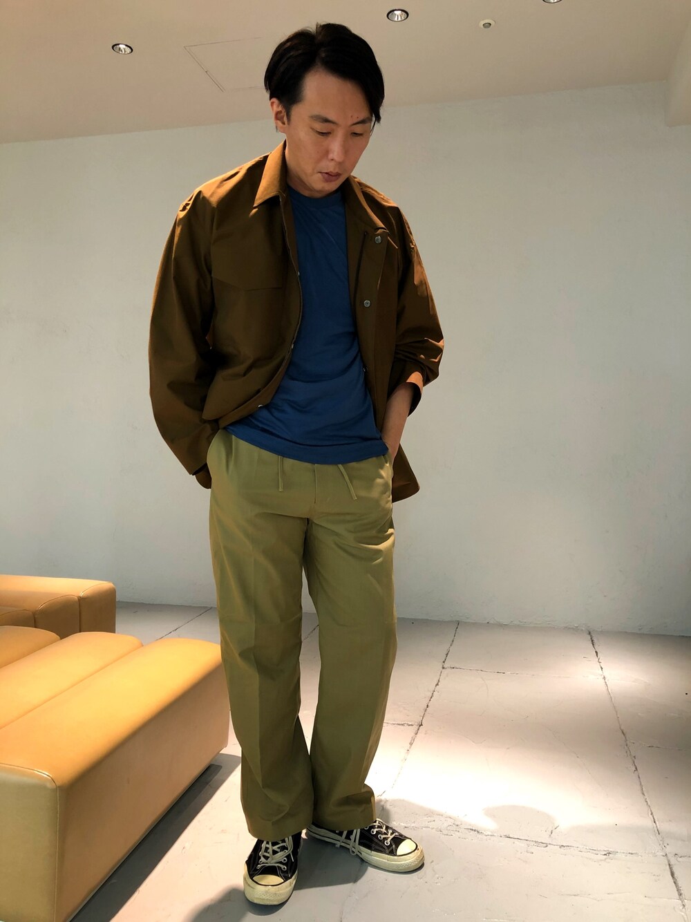 「2018FW、新作、秋のコーデ、ワークスタイル、BIGジャケット、ワイドパンツ」｜「DESCENTE PAUSEのM51 BIG BLOUSON / M51 ビッグブルゾン（ブルゾン、ブラウン系）」を使った、bashisukeさん（メンズ・180cm）の秋コーディネートの1枚目の写真