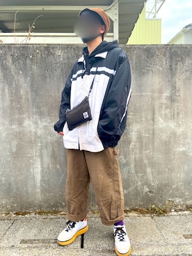 「CHUMS（チャムス）のアイテム（バッグ）」を使った、レイさん（メンズ・167cm）の春コーディネート