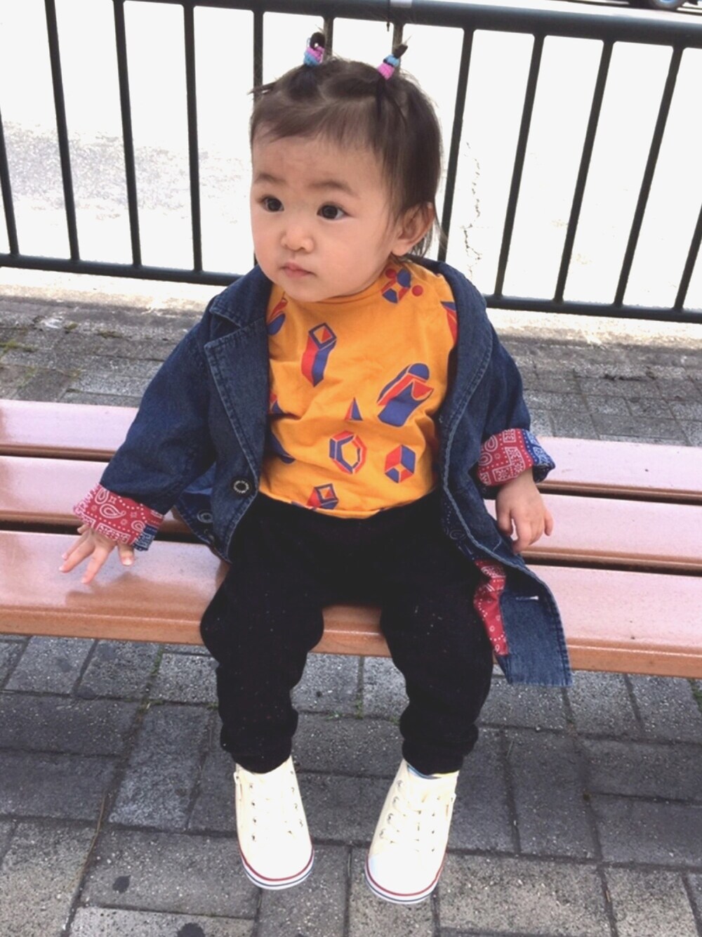 「マーキーズ、サルエルパンツ、黒にラメ、幾何学柄、ドルマン、お出かけコーデ」｜「MARKEY'Sのアイテム（Tシャツ/カットソー、オレンジ系）」を使った、fuuさん（キッズ・80cm）の夏コーディネートの1枚目の写真