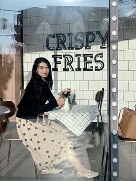 「CHARLES & KEITH（チャールズ & キース）のアイテム（アクセサリー）」を使った、Helenさん（レディース・173cm）の秋コーディネート