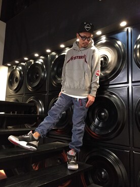 「HYSTERIC GLAMOUR（ヒステリックグラマー）のMETAL LOGO プリント パーカー（パーカー）」を使った、京都くんさん（メンズ・172cm）の冬コーディネート