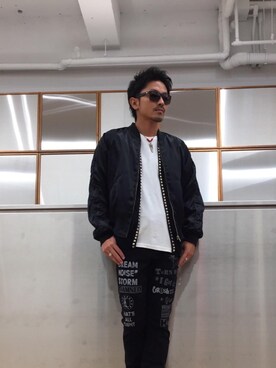 「モノトーンコーデ」｜「アイテム（スカジャン）」を使った、京都くんさん（メンズ・172cm）の秋コーディネート