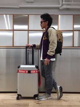「アイテム（スーツケース/キャリーバッグ）」を使った、京都くんさん（メンズ・172cm）の冬コーディネート