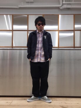 「長袖シャツ」｜「アイテム（ナイロンジャケット）」を使った、京都くんさん（メンズ・172cm）の春コーディネート