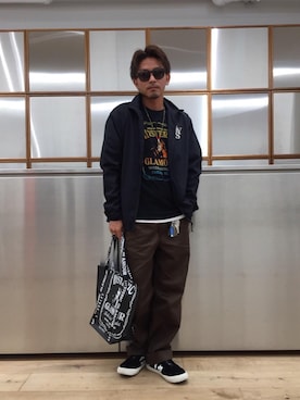 「トートバック」｜「アイテム（ナイロンジャケット）」を使った、京都くんさん（メンズ・172cm）の秋コーディネート
