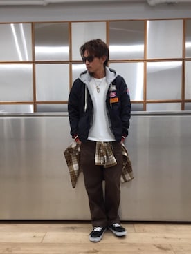 「長袖シャツ」｜「アイテム（ナイロンジャケット）」を使った、京都くんさん（メンズ・172cm）の秋コーディネート
