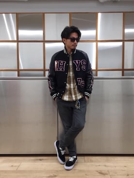 「長袖シャツ」｜「アイテム（スタジャン）」を使った、京都くんさん（メンズ・172cm）の秋コーディネート