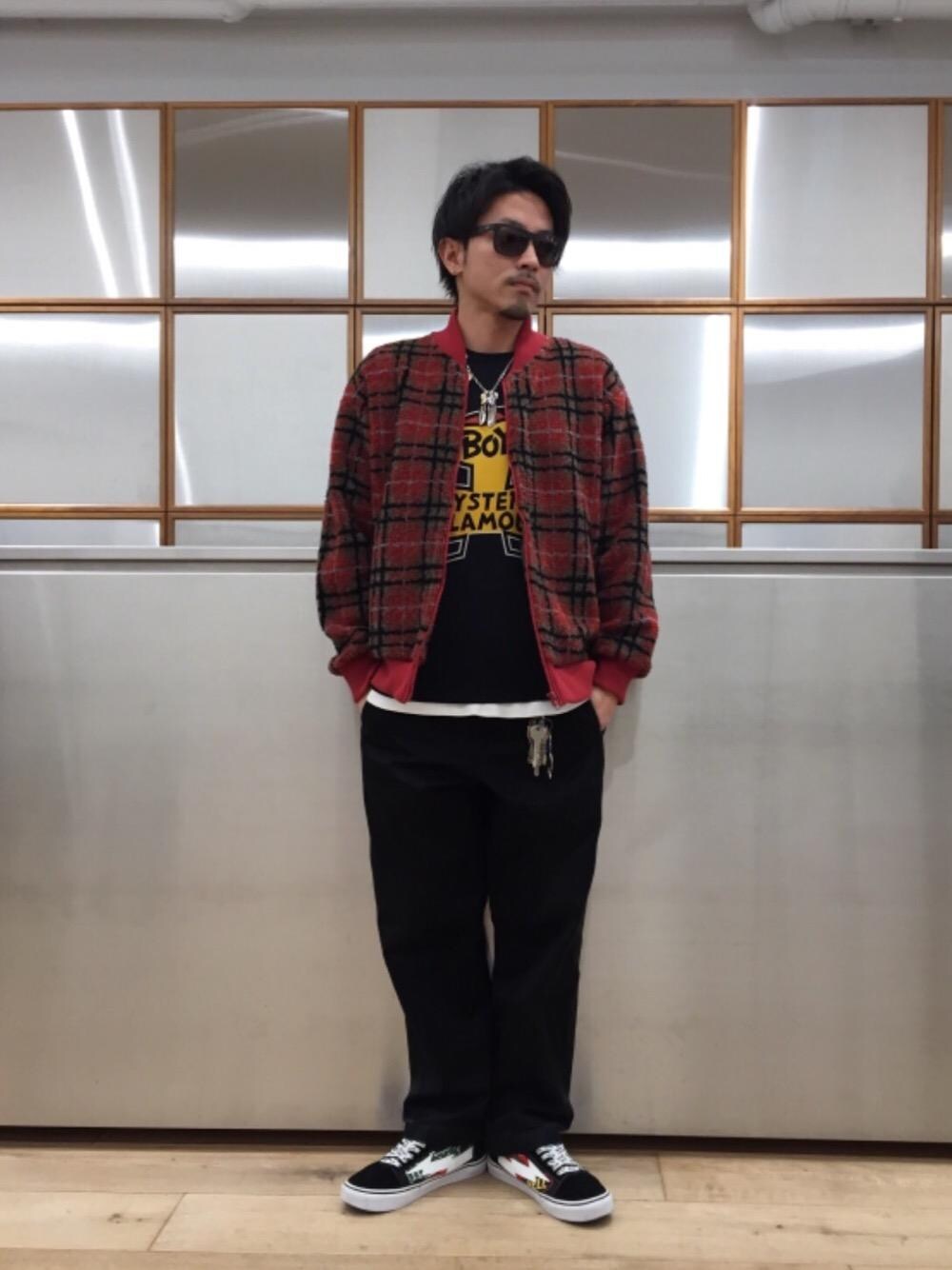 「チノパン、冬コーデ、ロンT、ワイドパンツ、ラフコーデ、カジュアルコーデ、ストリートコーデ、秋コーデ、90'Sコーデ」｜「HYSTERIC GLAMOURのHYS LOGO pt SET Tシャツ（Tシャツ/カットソー、ホワイト系）」を使った、京都くんさん（メンズ・172cm）の冬コーディネートの1枚目の写真
