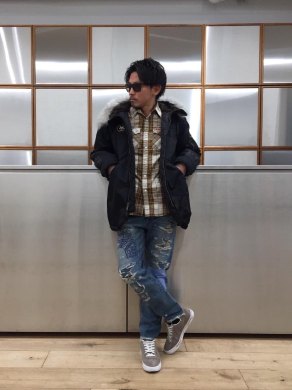 「デニム、チェックシャツ、冬コーデ、N-3B、長袖シャツ、プリマロフト、シンプルコーデ、ストリートコーデ、ミリタリーコーデ、90'Sコーデ」｜「HYSTERIC GLAMOURのSKULL刺繍 ウエスタンシャツ（シャツ/ブラウス、ブラウン系）」を使った、京都くんさん（メンズ・172cm）の冬コーディネートの1枚目の写真