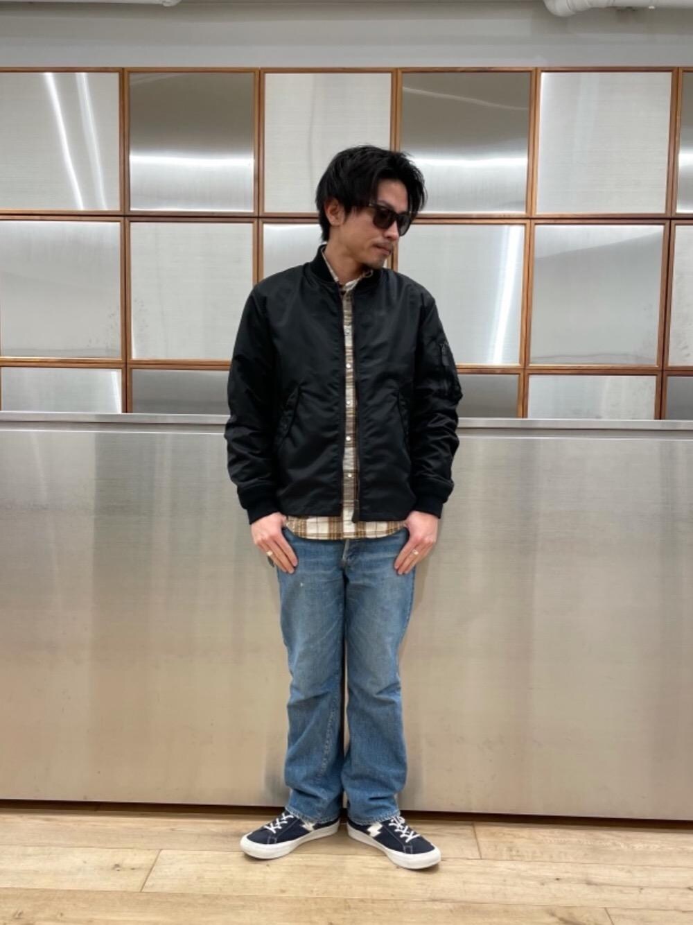 「デニム、チェックシャツ、長袖シャツ、Hysteric Glamour、春コーデ、カジュアルコーデ、ミリタリーコーデ」｜「HYSTERIC GLAMOURのCLASSIC ハイカットスニーカー（スニーカー、ブルー系）」を使った、京都くんさん（メンズ・172cm）の冬コーディネートの1枚目の写真