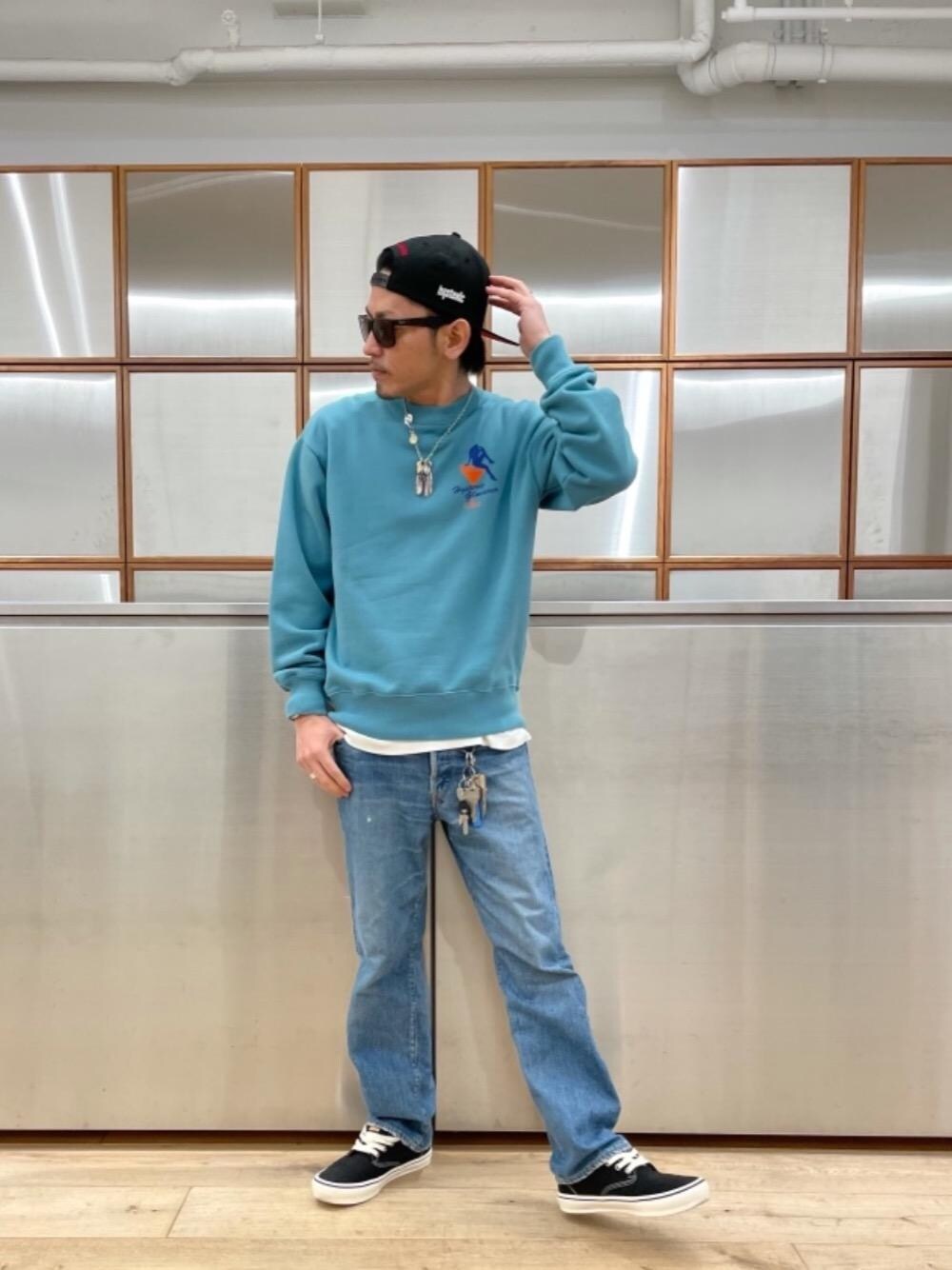 「スウェット、セルビッチデニム、シンプルコーデ、カジュアルコーデ、ストレートデニム、アメカジコーデ、90'Sコーデ、でにむ、春こーで」｜「HYSTERIC GLAMOURのHYS LOGO pt SET Tシャツ（Tシャツ/カットソー、ホワイト系）」を使った、京都くんさん（メンズ・172cm）の春コーディネートの1枚目の写真