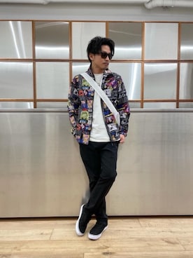 「ショルダーバック」｜「アイテム（ナイロンジャケット）」を使った、京都くんさん（メンズ・172cm）の春コーディネート