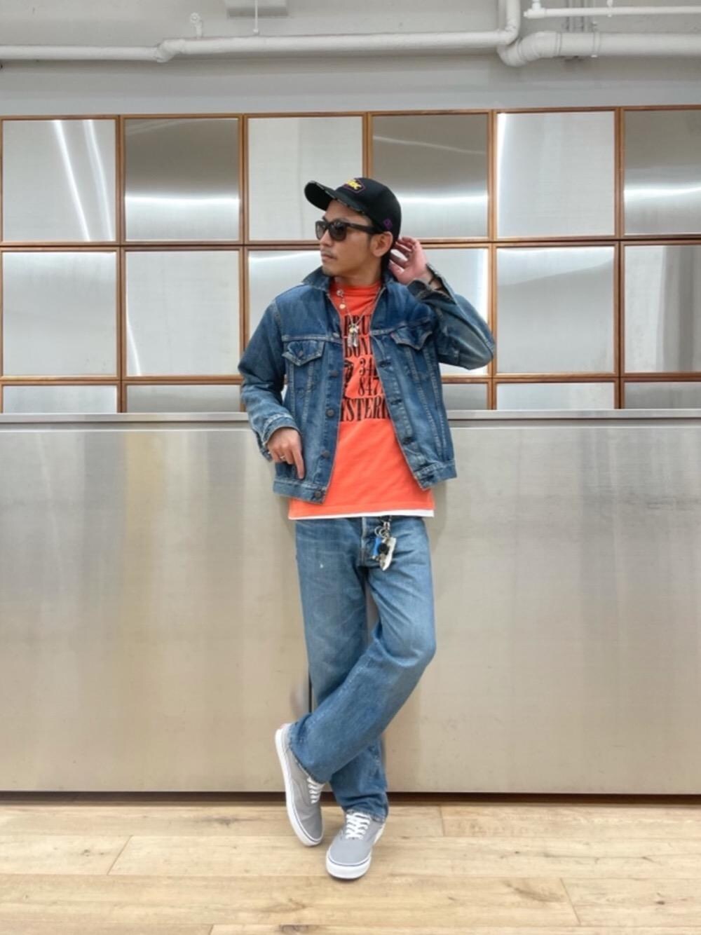 「シンプルコーデ、デニムオンデニム、カジュアルコーデ、ストリートコーデ、アメカジコーデ、でにむ、春こーで、HYSTERIC GLAMOUR、Gジャム」｜「HYSTERIC GLAMOURのHYS LOGO pt SET Tシャツ（Tシャツ/カットソー、ホワイト系）」を使った、京都くんさん（メンズ・172cm）の夏コーディネートの1枚目の写真